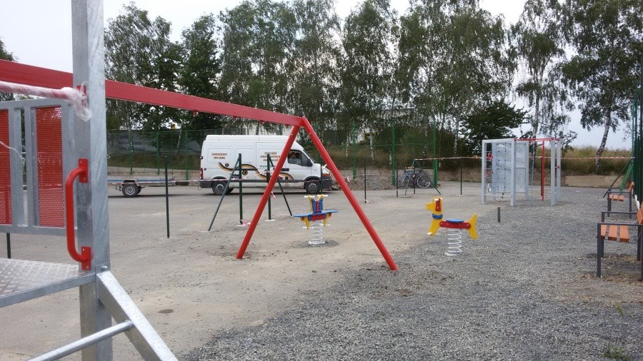 Výstavba dětského hřiště ve Hliňáku
